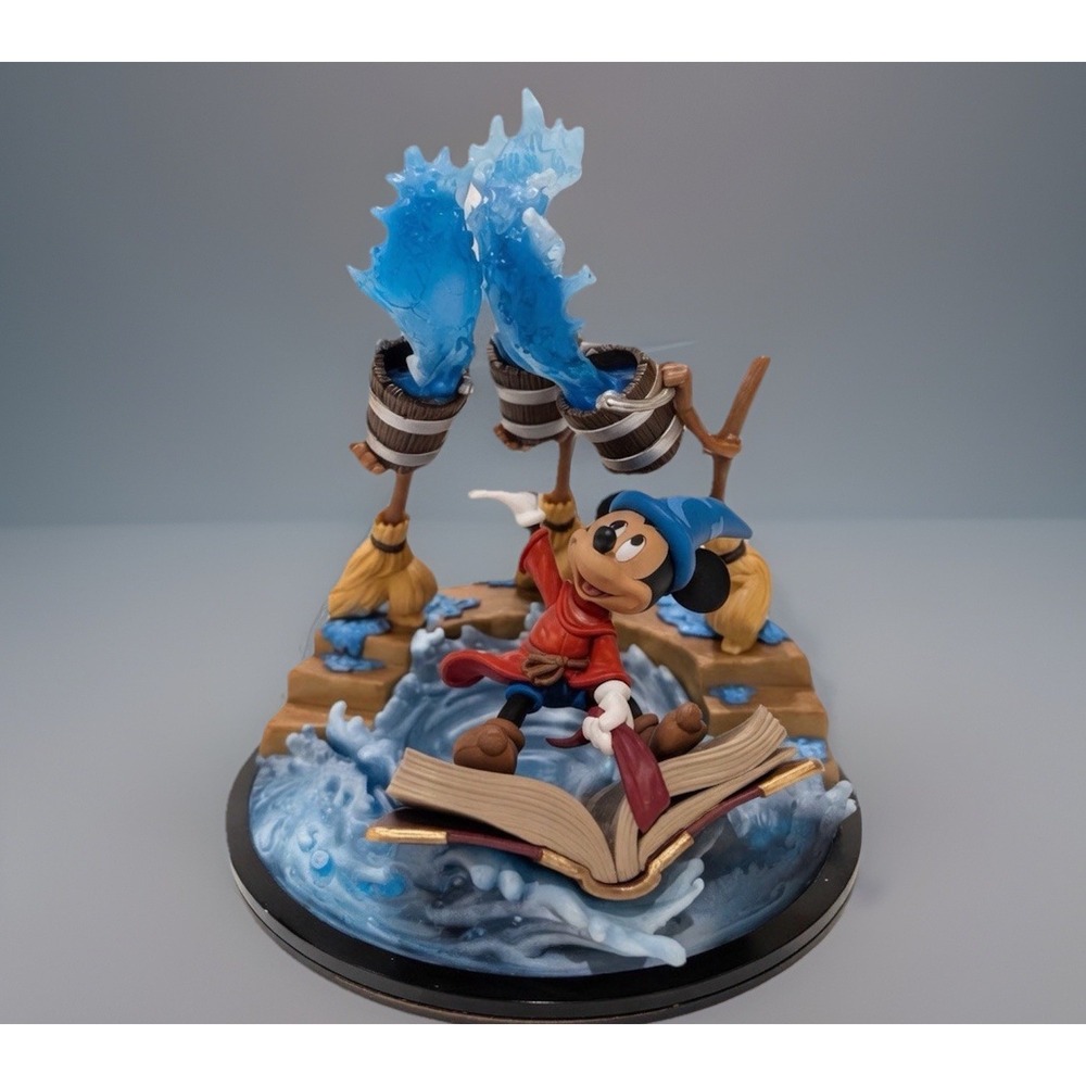 Disney Fantasia 80 Year Anniversary | Mickey Mouse Q-Fig Max Sorcerer Figure